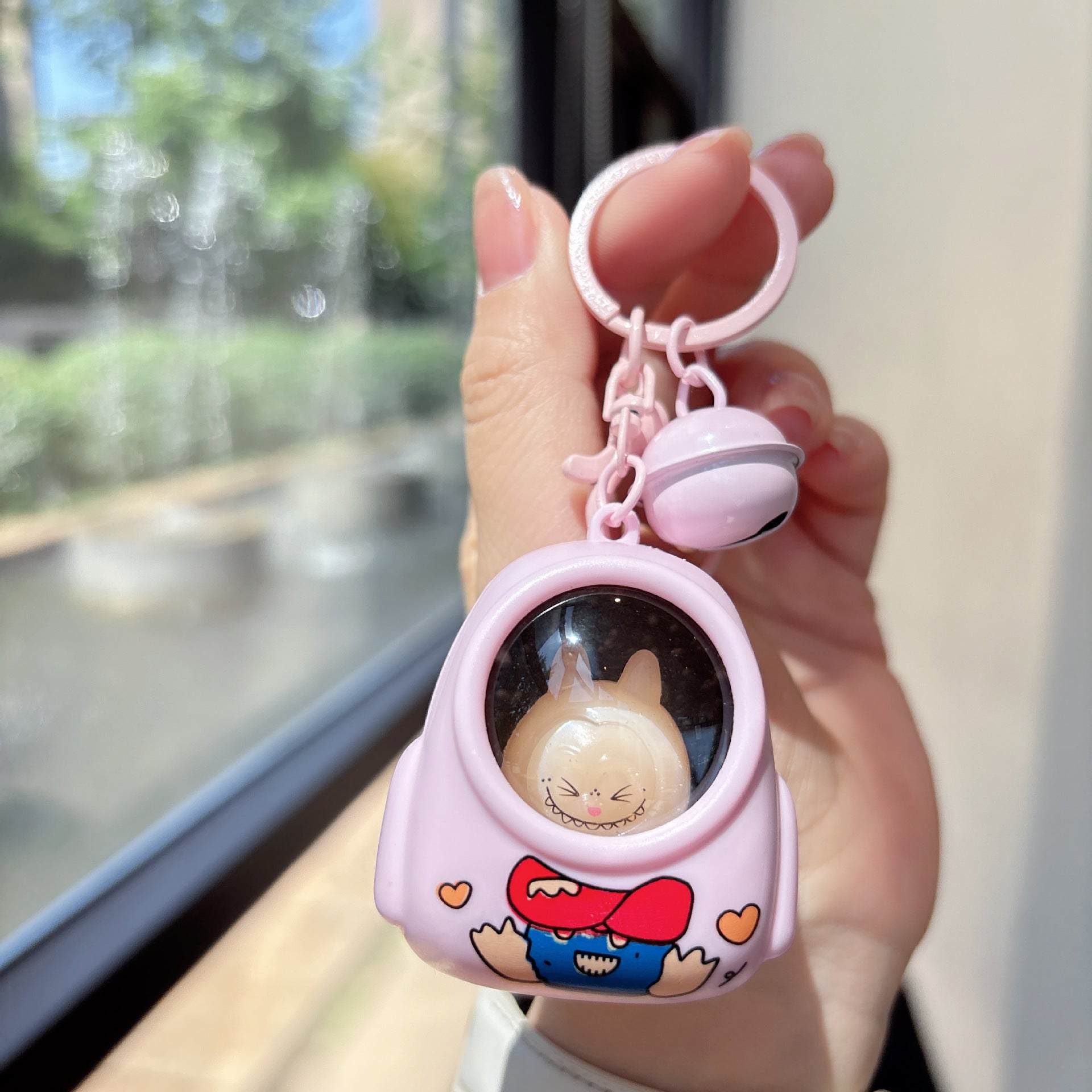 Cute Bear Backpack LED Night Light Keychain, Kawaii Bag Charm Pendant, Mini Atmosphere Light Key Ring, Claw Machine Prize, Small Gift for Kids & Teens