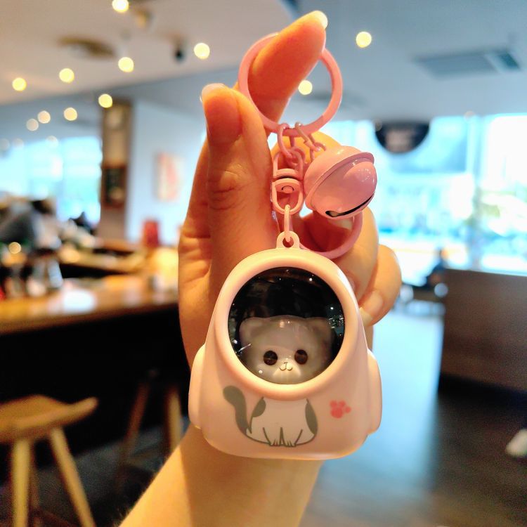 Cute Bear Backpack LED Night Light Keychain, Kawaii Bag Charm Pendant, Mini Atmosphere Light Key Ring, Claw Machine Prize, Small Gift for Kids & Teens