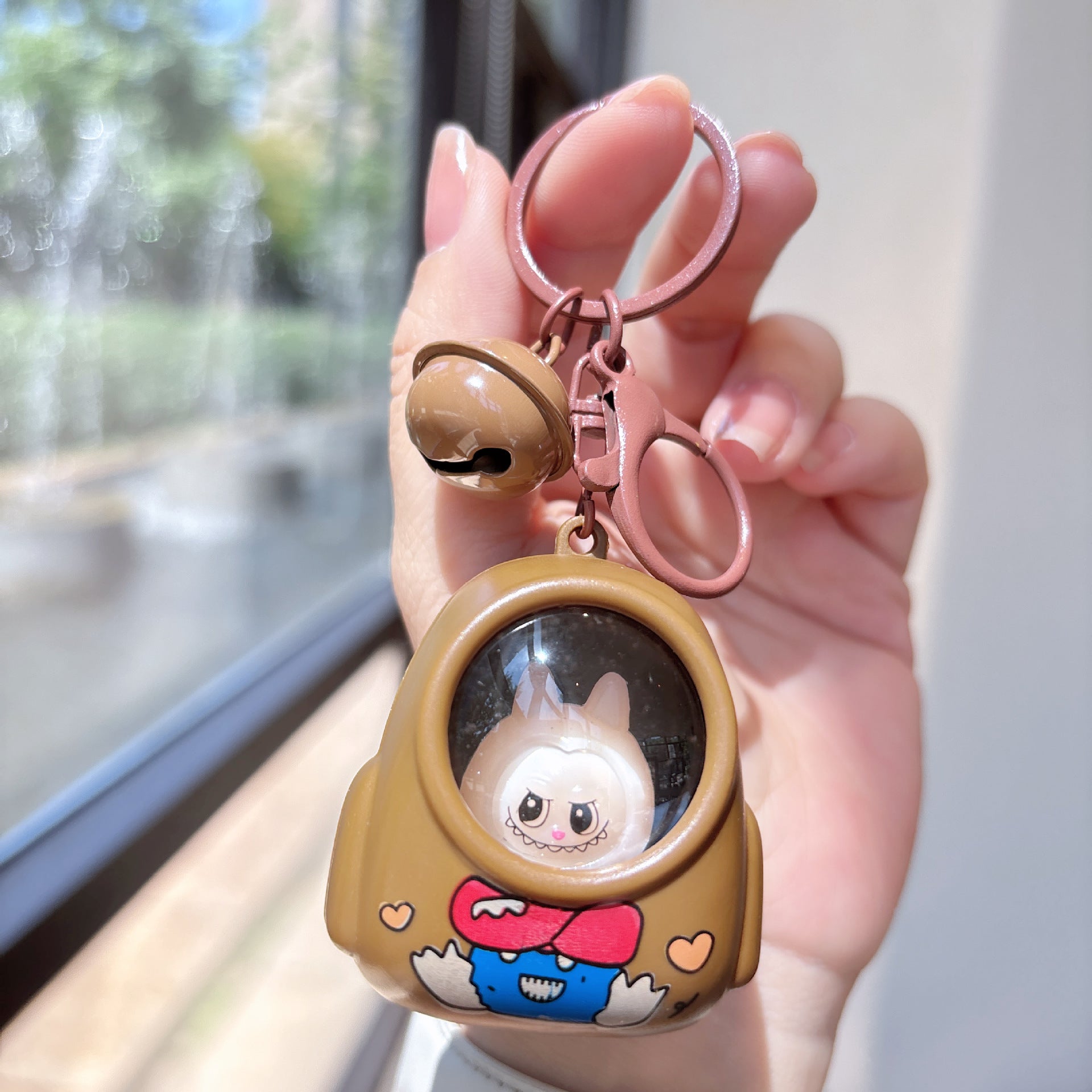Cute Bear Backpack LED Night Light Keychain, Kawaii Bag Charm Pendant, Mini Atmosphere Light Key Ring, Claw Machine Prize, Small Gift for Kids & Teens